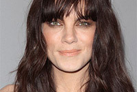 Celebrity-hair-and-makeup-mistakes-side